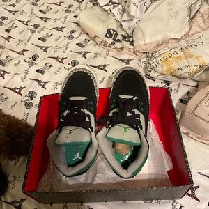 AIR JORDAN RETRO 3 GRADE SCHOOL